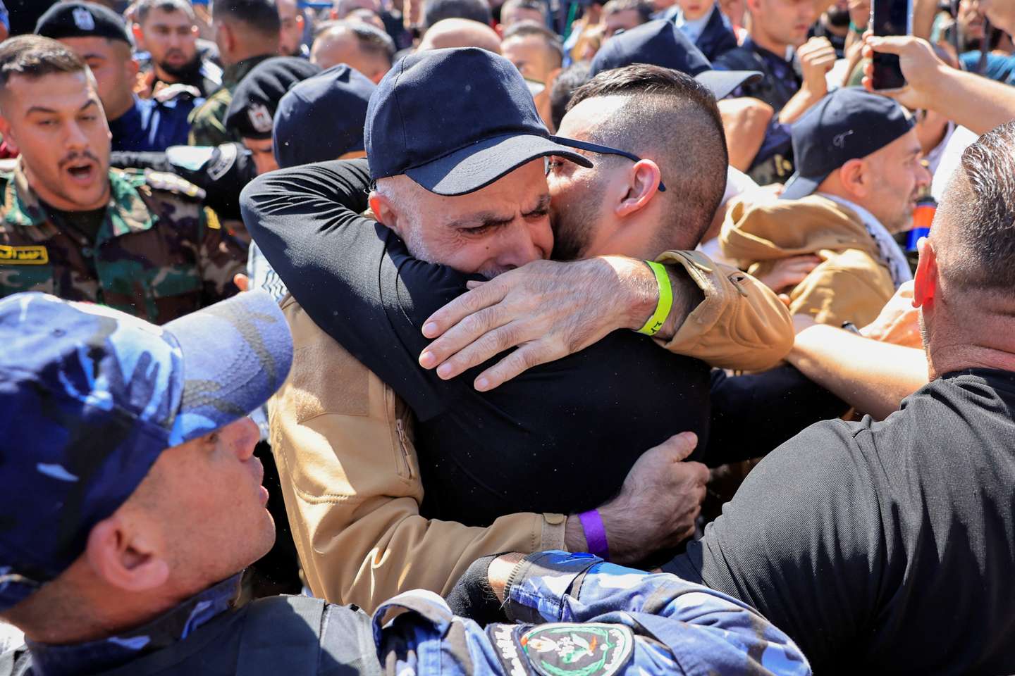 A freed Palestinian prisoner hugs his family member after being released from an Israeli jail as part of a hostages-prisoners swap and a ceasefire deal in Gaza between Hamas and Israel, in Ramallah, in the Israeli-occupied West Bank, October 13, 2025. REUTERS/Mussa Qawasma