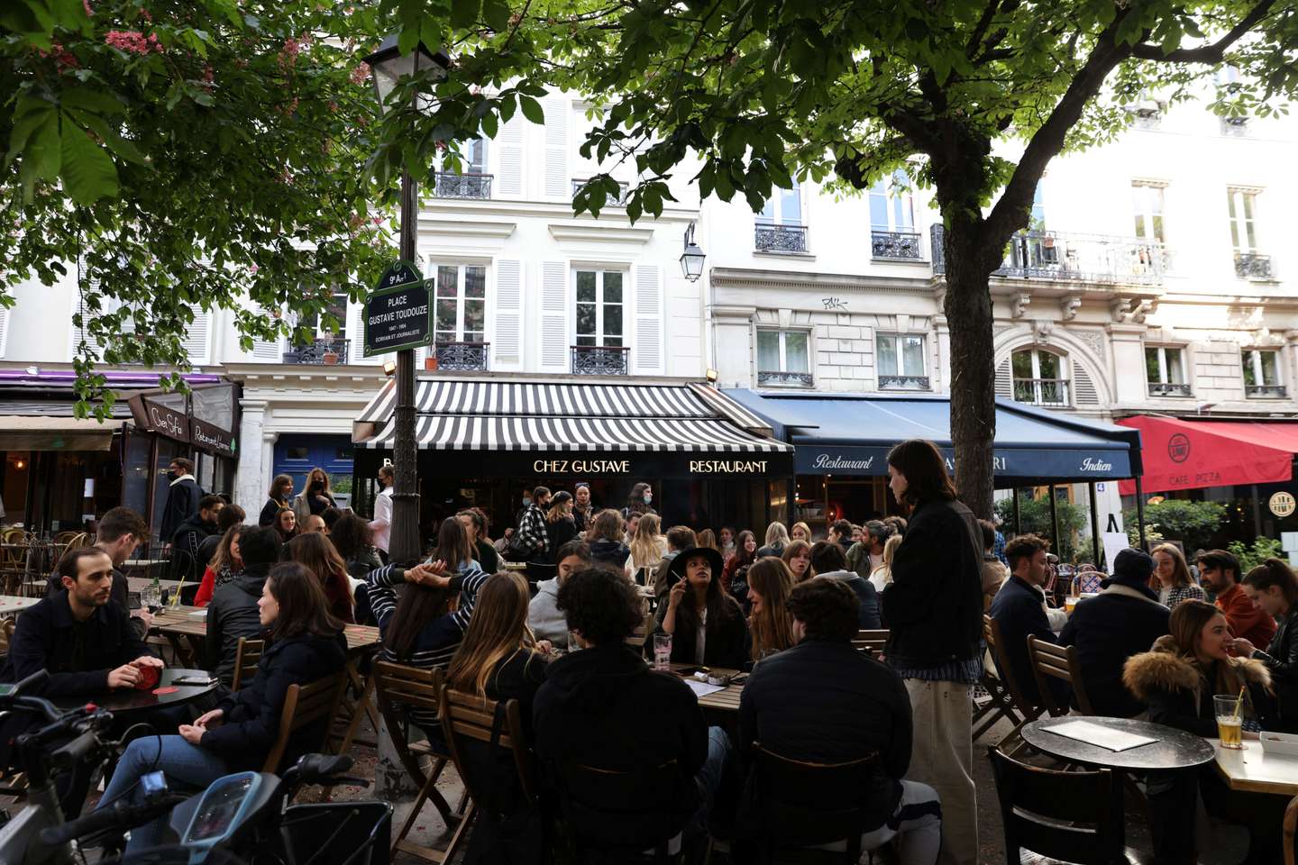 FRANCE-HEALTH-VIRUS-CULTURE-RESTAURANT
