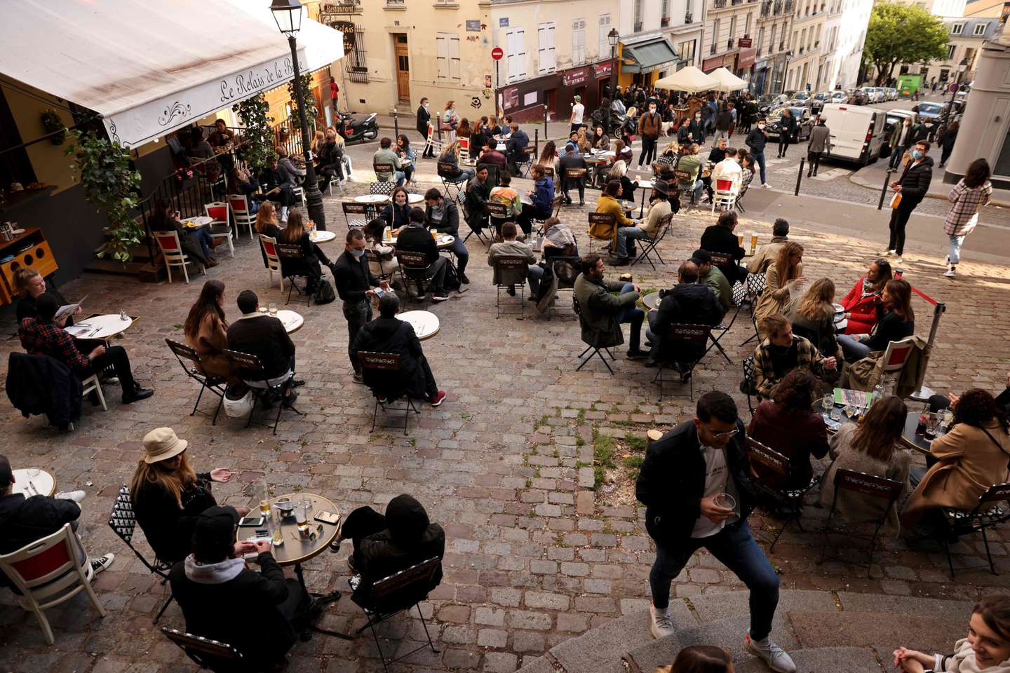 FRANCE-HEALTH-VIRUS-CULTURE-RESTAURANT