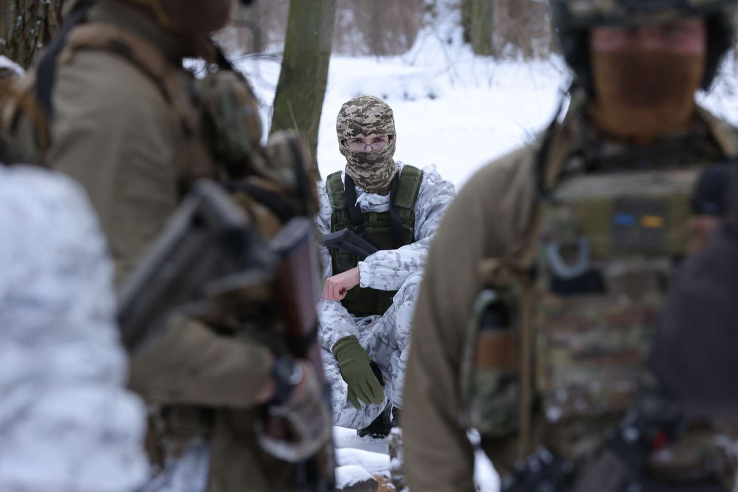 Civis ucranianos realizam treinos militares voluntários nos arredores de Kiev, na preparação de um corpo paramilitar que irá apoiar o exército ucraniano em caso de invasão por parte da Rússia