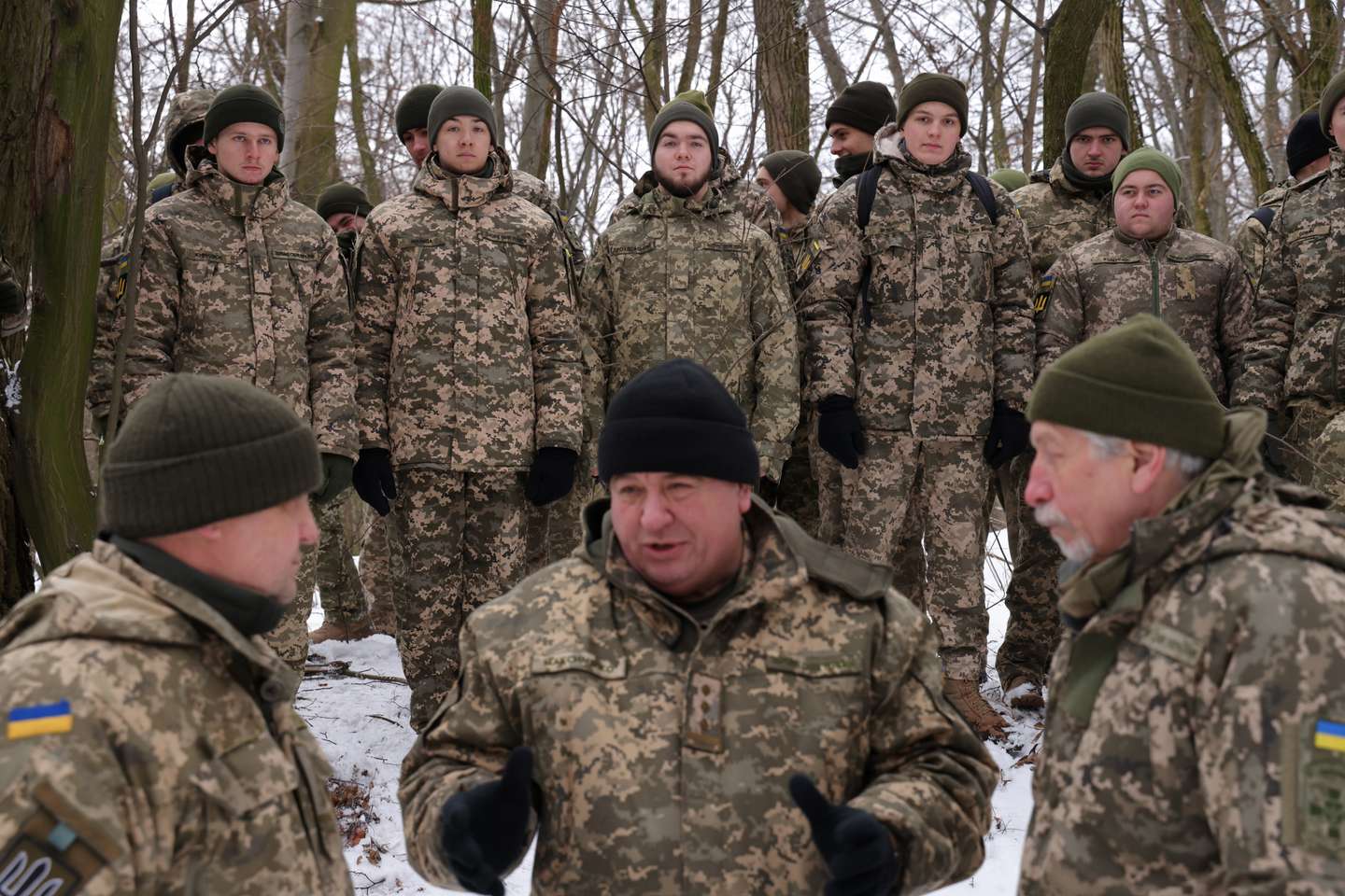 Civis ucranianos realizam treinos militares voluntários nos arredores de Kiev, na preparação de um corpo paramilitar que irá apoiar o exército ucraniano em caso de invasão por parte da Rússia