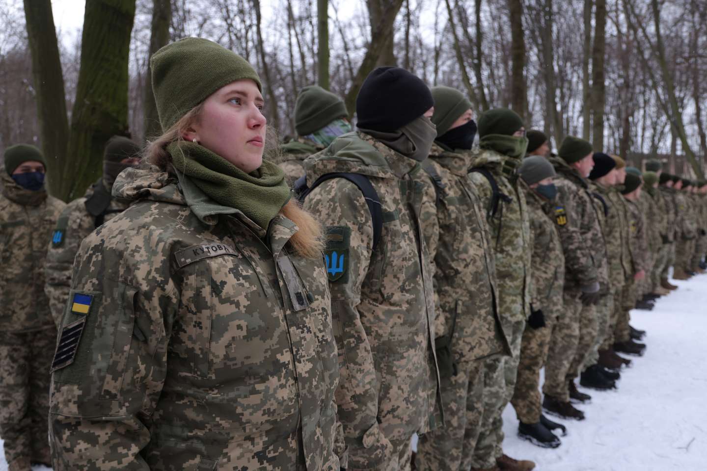 Civis ucranianos realizam treinos militares voluntários nos arredores de Kiev, na preparação de um corpo paramilitar que irá apoiar o exército ucraniano em caso de invasão por parte da Rússia