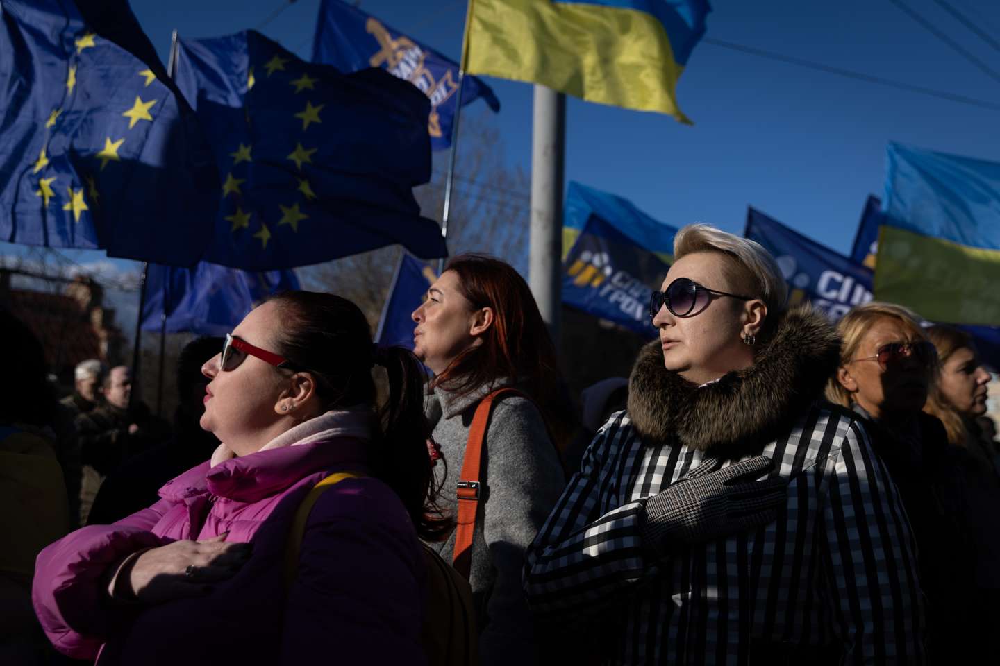 Kyiv Reacts To Looming Threat Of Invasion