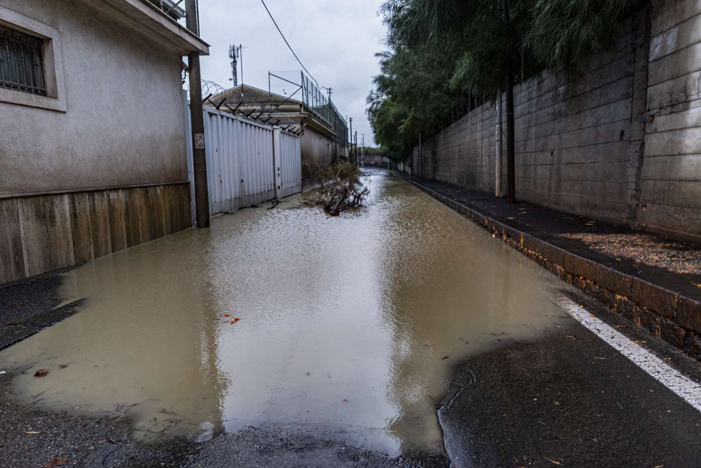 Inundações causadas por tempestade rara em Catania, Itália