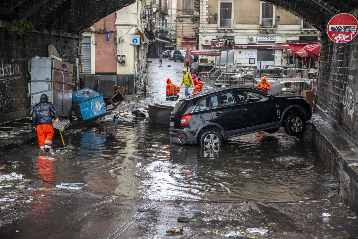 Inundações causadas por tempestade rara em Catania, Itália