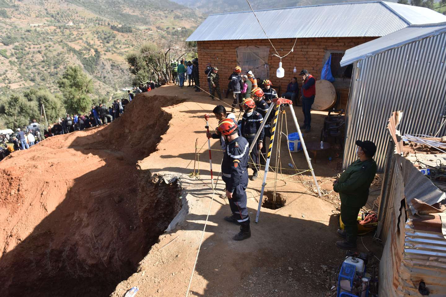 Resgato de Ryan, o rapaz de cinco anos que caiu num poço numa aldeia de Marrocos há 3 dias