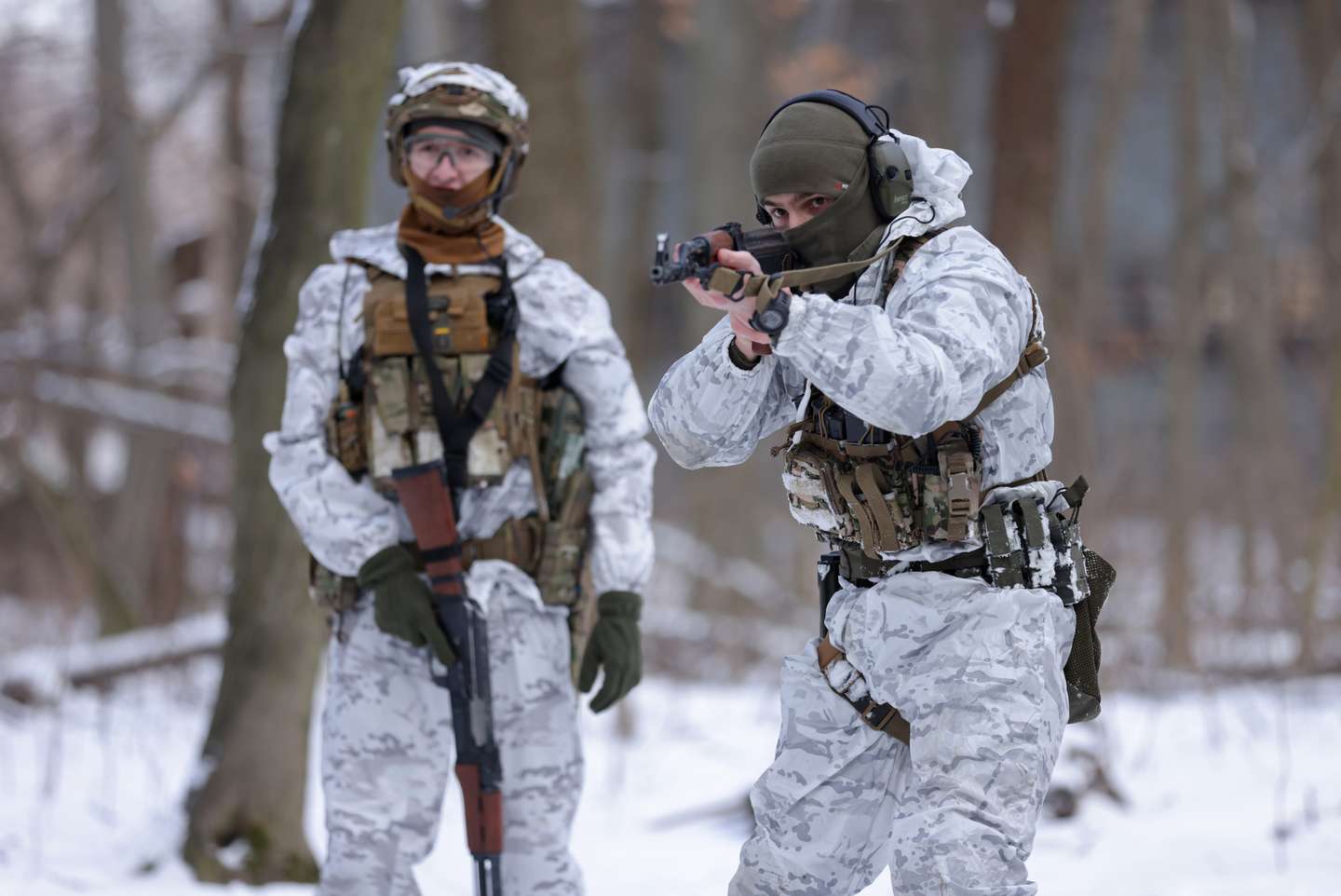 Civis ucranianos realizam treinos militares voluntários nos arredores de Kiev, na preparação de um corpo paramilitar que irá apoiar o exército ucraniano em caso de invasão por parte da Rússia