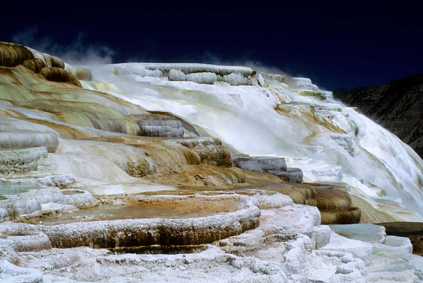 USA, Wyoming, Yellowstone National Park, Mammoth Hot Springs