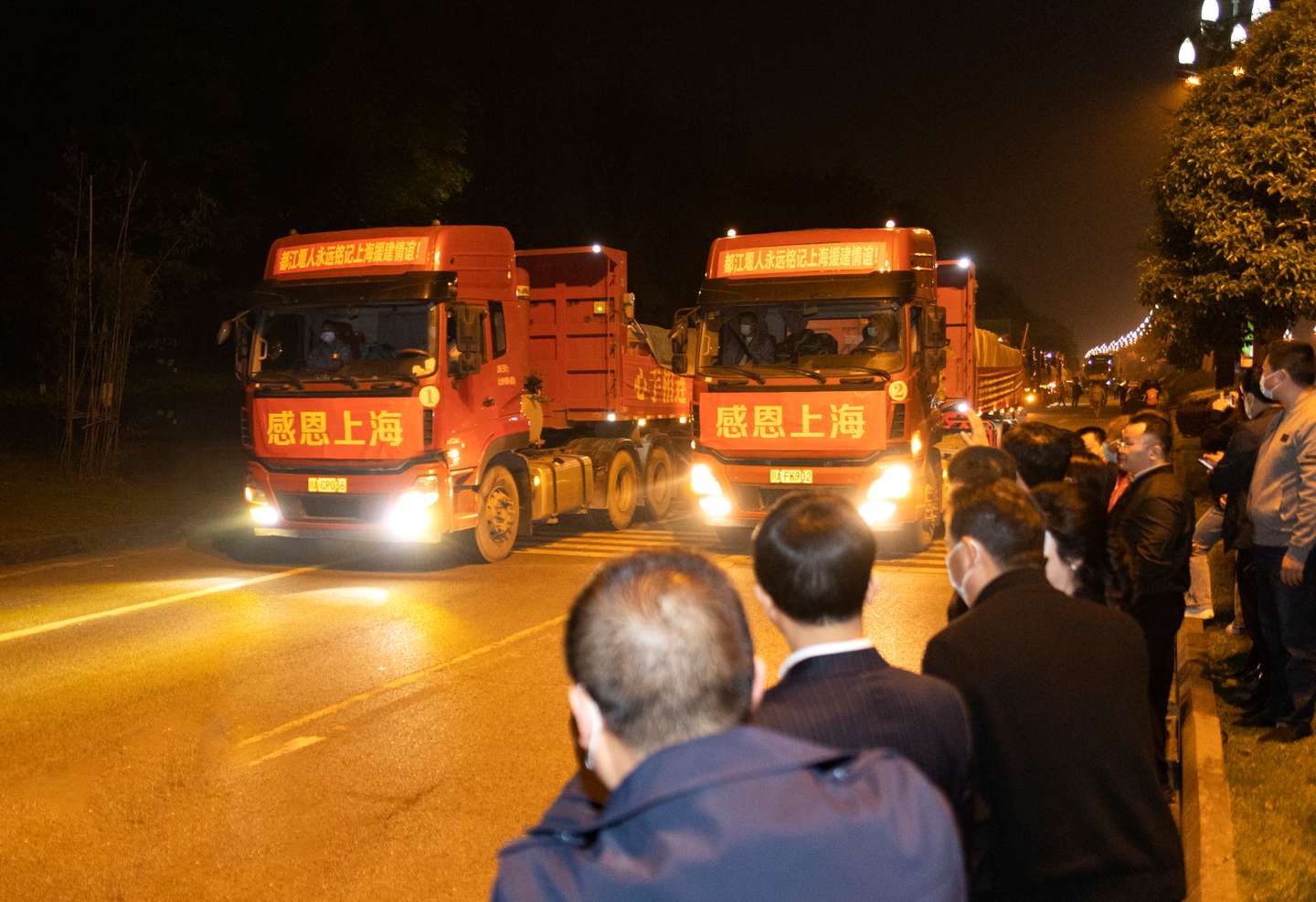 Dujiangyan Sends Vegetables To Shanghai To Combat COVID-19