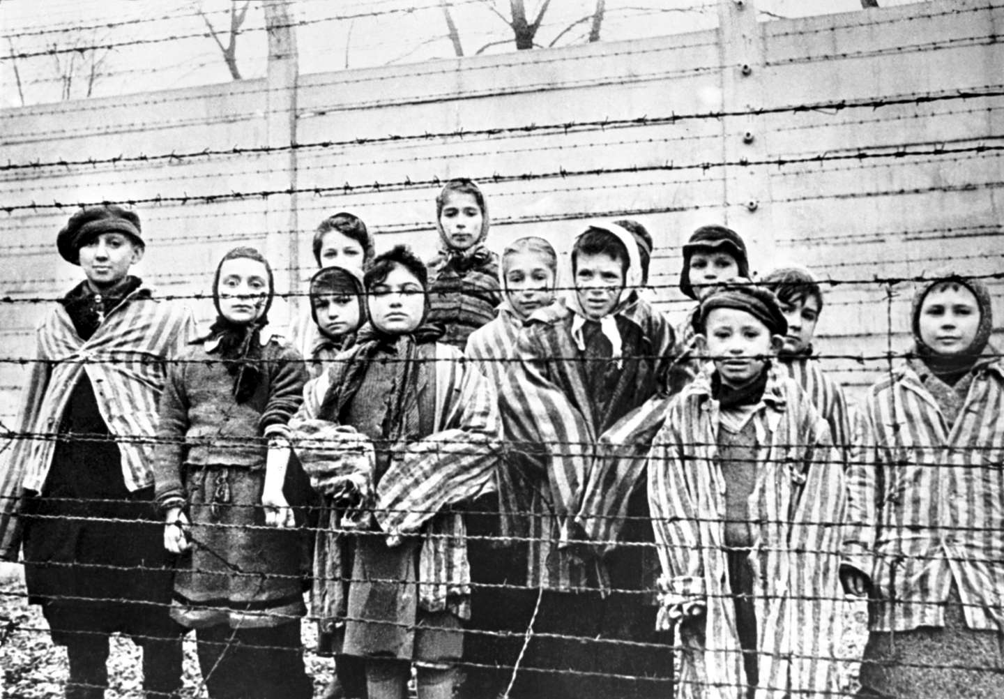 Crianças que sobreviveram a Auschwitz , em1945