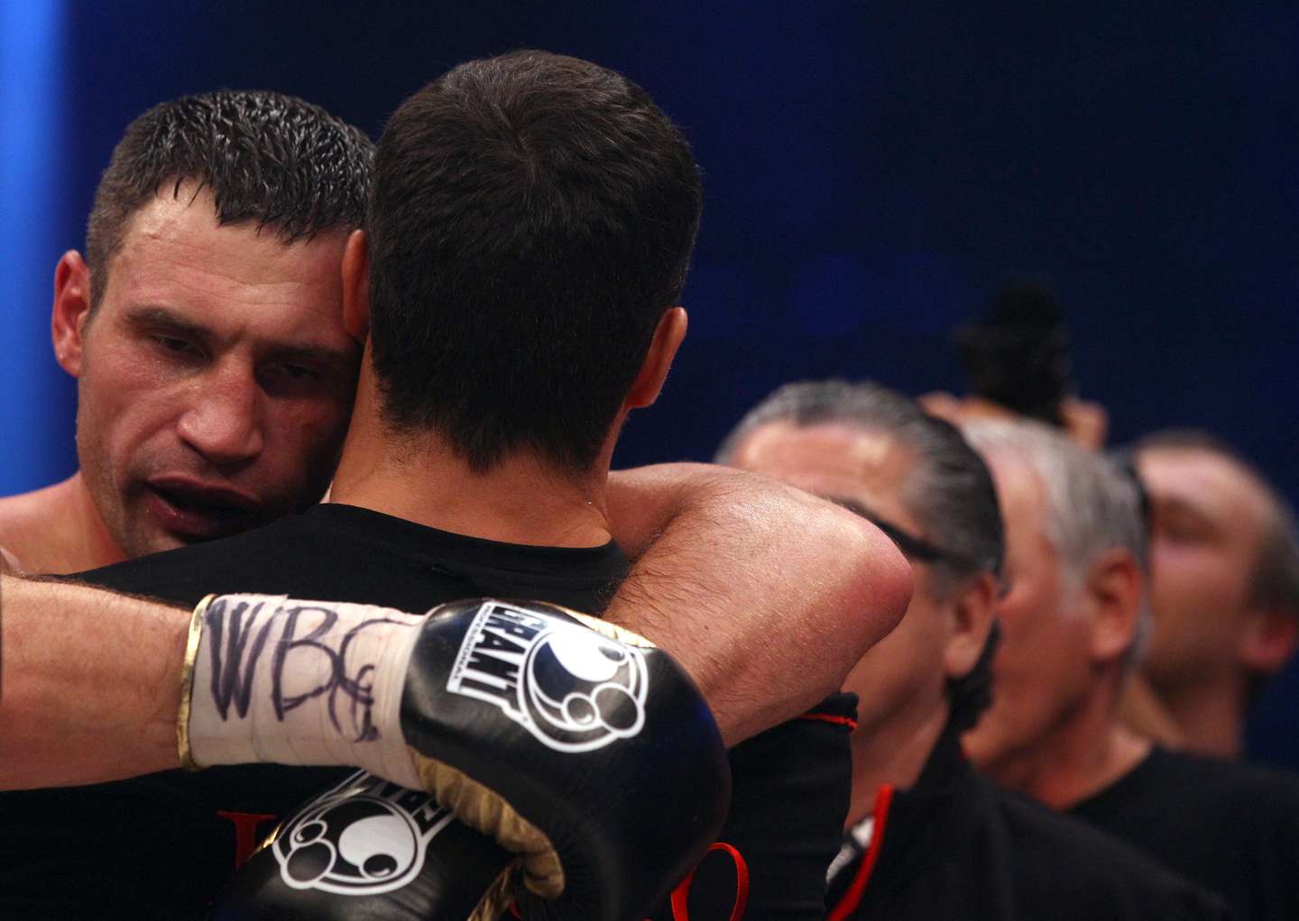 O mayor de Kiev, Vitali Klitschko, ex-campeão mundial de peso-pesado de boxe, e o irmão, Wladimir Klitschko , também ele ex-campeão de peso-pesado