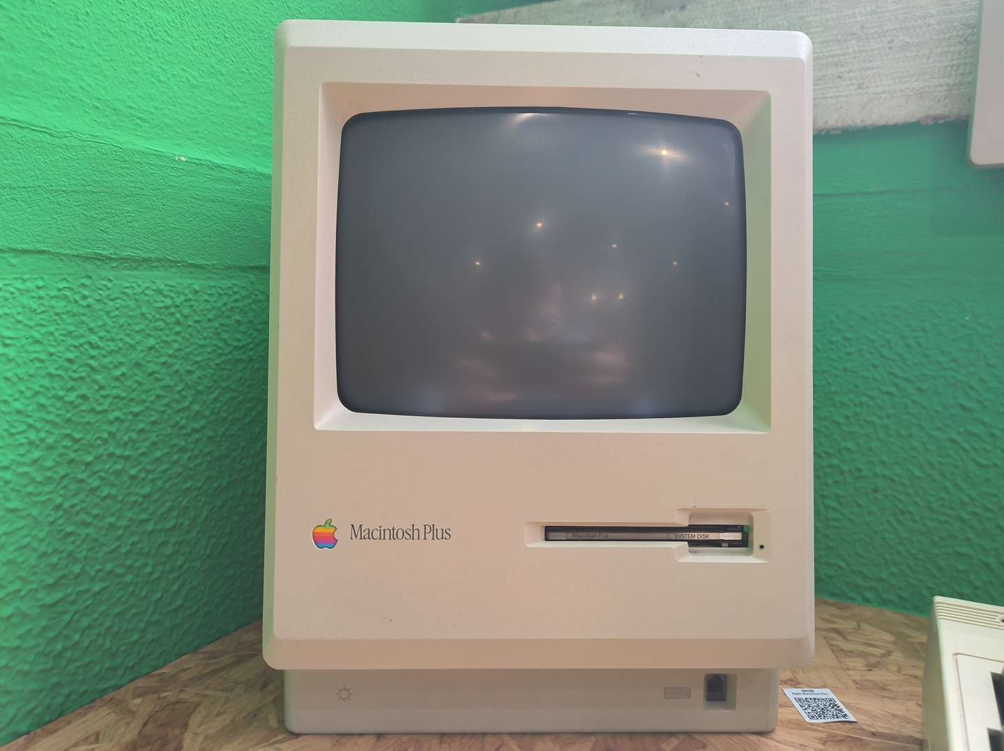 Computador Macintosh Plus, em exposição no museu Load ZX, em Cantanhede