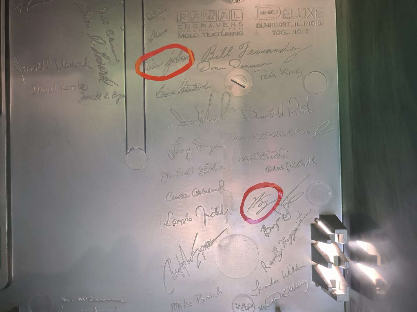 Computador Macintosh Plus, em exposição no museu Load ZX, em Cantanhede