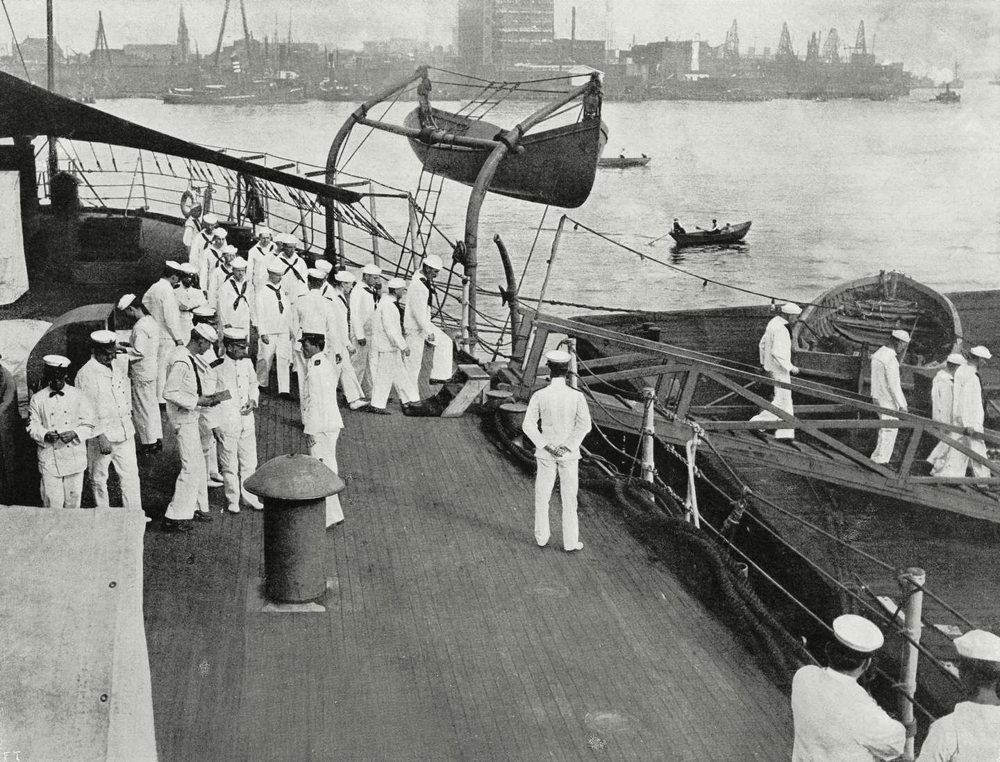 Sailors doing maneuvers on a US warship