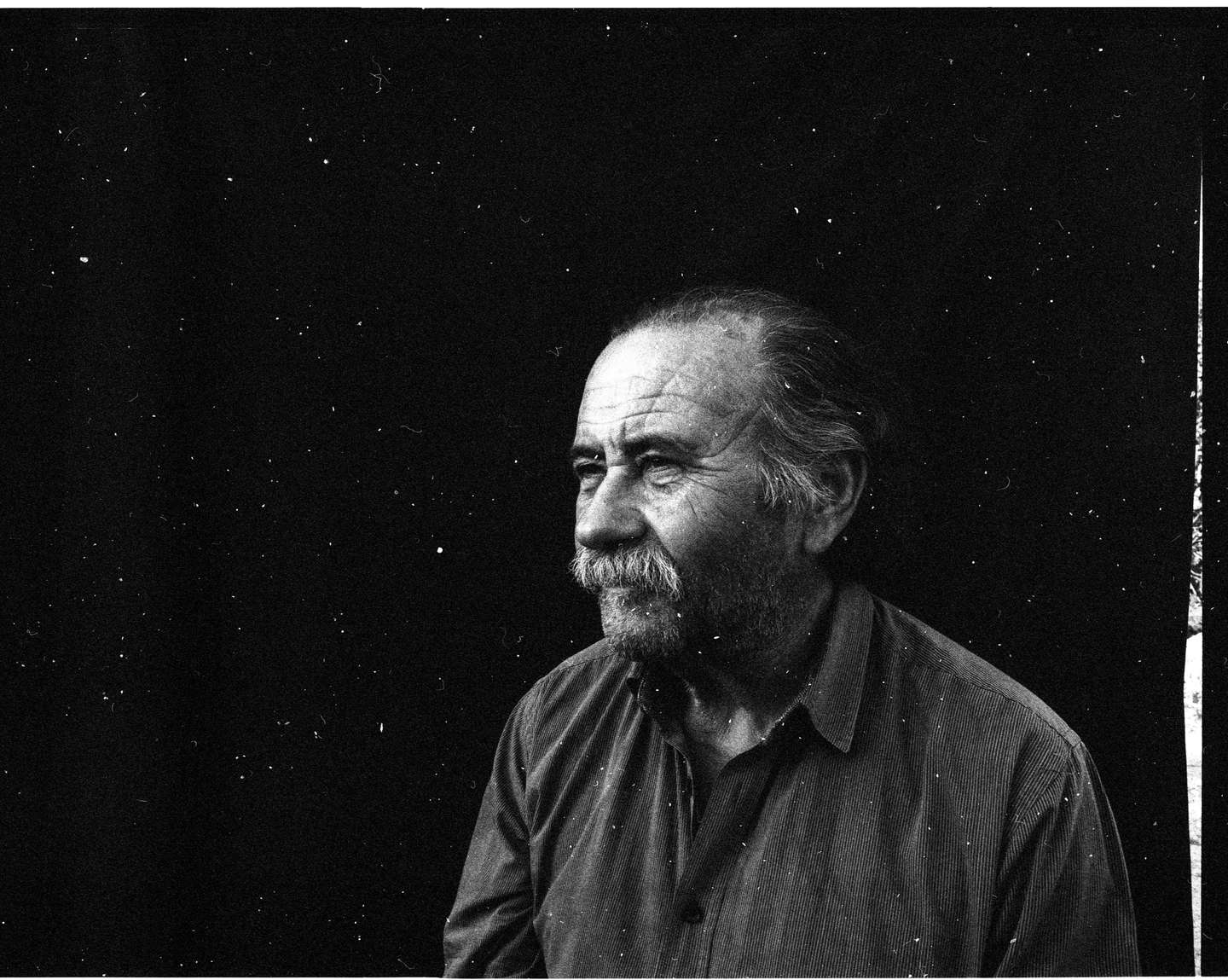 Retrato a José Ramos. Grande reportagem sobre as FP-25. Forças Populares 25 de Abril foram uma organização terrorista de extrema-esquerda que operou em Portugal entre 1980 e 1987. Parte significativa dos seus militantes procediam das antigas Brigadas Revolucionárias, organização portuguesa de extrema-esquerda criada no início dos anos 70 por dissidentes do PCP. JOÃO PORFÍRIO/OBSERVADOR