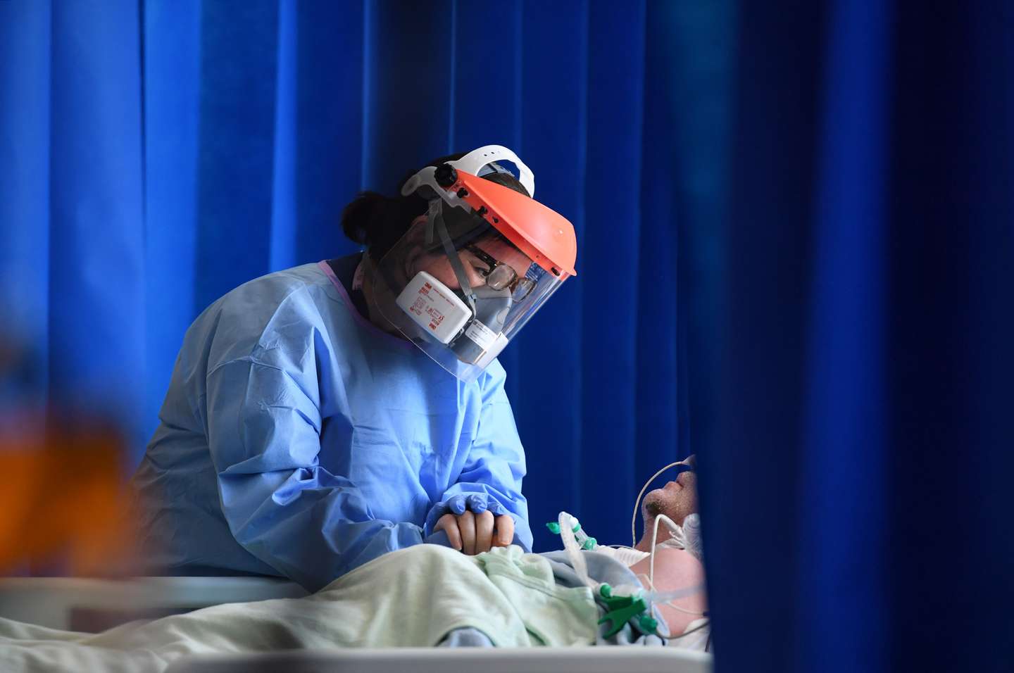 TOPSHOT-BRITAIN-HEALTH-VIRUS-HOSPITAL-PPE