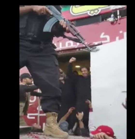 Imran Khan, ex-primeiro-ministro do Paquistão, baleado em protesto