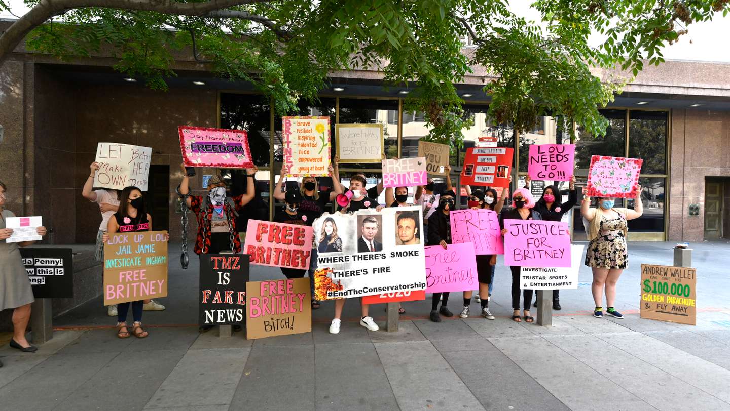 #FreeBritney Protest Outside Los Angeles Courthouse