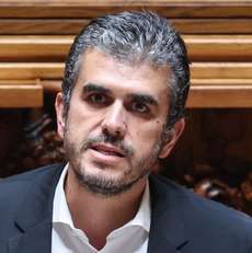 O deputado da Iniciativa Liberal (IL), Carlos Guimarães Pinto, intervém na sessão plenária da Assembleia da República, em Lisboa, 12 de junho de 2024. ANTÓNIO COTRIM/LUSA