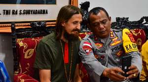 epa11616654 A handout photo made available by the Cartenz 2024 Peace Operation Task Force, shows Susi Air pilot Philip Mark Mehrtens (L) siting with officials after being freed in Timika, Papua Province, Indonesia, 21 September 2024. According to the police, the New Zealand national has been freed after being abducted and held hostage for 18 months by the West Papua National Liberation Army (TPNPB) rebel group.  EPA/CARTENZ 2024 PEACE OPERATION TASK FORCE/ HANDOUT  HANDOUT EDITORIAL USE ONLY/NO SALES