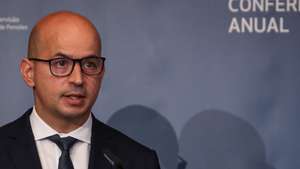 O Ministro das Finanças, João Leão, intervem no final da conferência Anual da Autoridade de Supervisão de Seguros e Fundos de Pensões (ASF),  em Lisboa, 17 de novembro  de 2021. ANTÓNIO COTRIM/LUSA