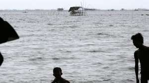 epa05449532 Filipino children frolic on rising sea water at a coastal village in the town of Bacoor, Cavite province, Philipines, 31 July 2016. National Disaster Risk Reduction and Management Council official Ricardo Jalad directed local leaders to stay on alert for the effects of Tropical Storm Carina (international name Nida). Close to 5,000 passengers were stranded in various seaports nationwide due to rough seas brought by the storm, according to reports from the Philippine Coast Guard. Domestic flights bound to Cagayan province were also cancelled as Tropical Storm Nida is expected to landfall in that province, according to an airport official.  EPA/FRANCIS R. MALASIG