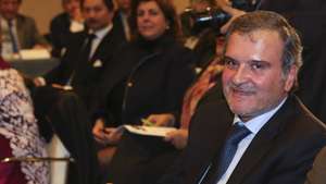 O cabeça de lista do Conselho Nacional do PSD, Miguel Relvas (E), acompanhado pelo presidente da Comissão Política Distrital de Lisboa, Miguel Pinto Luz (D), na Reunião da Conselho Nacional do PSD, em Lisboa, 15 de dezembro de 2014. MIGUEL A. LOPES / LUSA