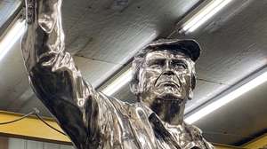 Estátua Donald Trump "Don Colossus"
