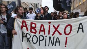 Manifestação pelas propinas