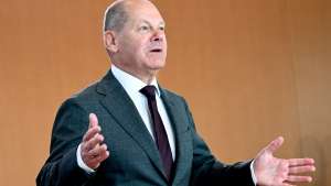 epa10664377 German Chancellor Olaf Scholz attends the weekly cabinet meeting of the German government at the Chancellery in Berlin, Germany, 31 May 2023.  EPA/Filip Singer