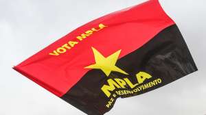 epa10130461 Supporters of incumbent president and People's Movement for the Liberation of Angola - Labour Party (MPLA) presidential candidate Joao Lourenco (not pictured) shout slogans during a political rally in Luanda, Angola, 20 August 2022. Angola will hold general elections on 24 August, which will define the composition of parliament and elect the President and Vice President of the Republic.  EPA/PAULO NOVAIS