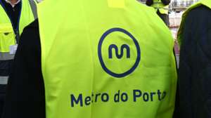 O presidente da Administração da Metro do Porto, Emídio Gomes (C) acompanha o Presidente da Câmara Municipal do Porto, Pedro Duarte (E) na visita da obra da Linha Rosa da Metro do Porto. Porto, 09 de janeiro de 2026. FERNANDO VELUDO/LUSA