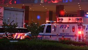 epa12269503 New York City Police Officers respond to an active shooter incident in midtown, occurring inside at 345 Park Ave, in New York, New York, USA, 28 July 2025. Police officials confirmed the shooter was 'neutralized' Monday night.  EPA/LLOYD MITCHELL