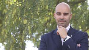 O candidato às eleições da presidência do Sport Lisboa e Benfica (SLB) João Diogo Manteigas posa para a fotografia durante uma entrevista à Agência Lusa, em Lisboa, 13 de outubro de 2025. As eleições decorrerão no próximo dia 25 de outubro.  (ACOMPANHA TEXTO DE 15-10-2025) ANTÓNIO PEDRO SANTOS/LUSA