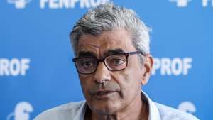 O secretário-geral da FENPROF, José Feliciano Costa, em conferência de imprensa sobre o arranque do ano letivo 2025/2026 "com menos professores, mais horários por preencher, e uma “reforma” do  Ministério da Educação, Ciência e Inovação (MECI) que, em vez de responder aos problemas da Escola Pública, a fragiliza e desmantela", na sede em Lisboa, 12 de setembro de 2025. TIAGO PETINGA/LUSA