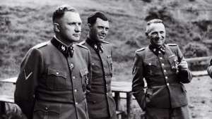 Richard_Baer,_Josef_Mengele,_Rudolf_Hoess,_Auschwitz._Album_Höcker