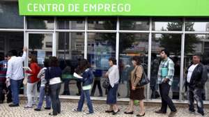 Desempregados inscritos nos centros de emprego sobem 4,9% em outubro, aponta IEFP