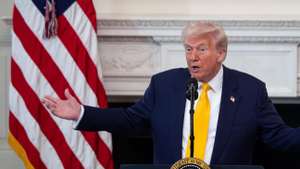 epa11913799 US President Donald Trump delivers remarks during a working session with governors in the State Dining Room at the White House in Washington, DC, USA, 21 February 2025.  EPA/FRANCIS CHUNG / POOL