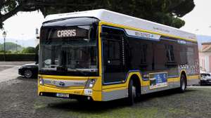 Um autocarro da Carris à chegada ao Palácio de Belém, transporta os membros do Governo para participarem na cerimónia de apresentação dos cumprimentos de Natal do Governo ao Presidente da República, no Palácio de Belém em Lisboa, 18 de dezembro de 2024. FILIPE AMORIM/LUSA