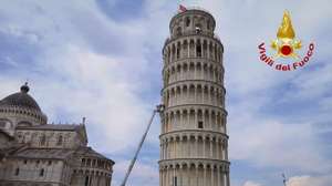 resgate de turista da torre de pisa