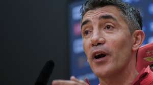 O treinador do Sport Lisboa e Benfica, Bruno Lage, durante a conferência de imprensa nas vésperas do jogo da meia final da Taça da Liga amanhã em Leiria, frente ao Sporting Clube de Braga, no Benfica Campus Seixal, 07 de janeiro de 2025. RUI MINDERICO/LUSA