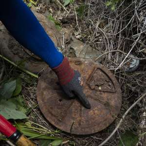 epa13046021 President of the Korea Mine Clearance Institute Kim Ki-ho shows M6a2 AT Landmine as he searches Landmines at the border village of Haemaru-chon near the Demilitarised Zone (DMZ) in Paju, Gyeonggi-do, South Korea, 17 June 2026 (Issued 18 June 2026). Former South Korean soldier Kim Ki-ho has spent more than two decades working alone to remove millions of landmines left along the border since the Korean War (1950–53). Kim said he will continue the high-risk work for the rest of his life to help promote regional peace.  EPA/JEON HEON-KYUN