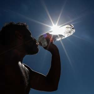 epa10870534 A man drinks water during a break from physical activity on Copacabana Beach in Rio de Janeiro, Brazil, 19 September 2023. Brazil is facing a heat wave in nine states of the country that will last between three and five days and will lead temperatures to be five degrees higher than the historical average, the National Institute of Meteorology warned.  EPA/ANDRE COELHO