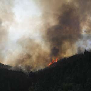 Bombeiros combatem o incêndio em Alvito da Beira, Proença-a-Nova, Castelo Branco, 15 de setembro de 2026. PAULO CUNHA/LUSA
