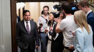epa12099757 Canada's Minister of Public Safety Gary Anandasangaree arrives for a cabinet meeting on Parliament Hill in Ottawa, Canada, 14 May 2025.  EPA/SPENCER COLBY