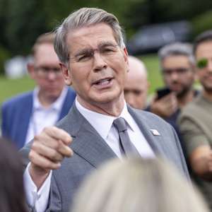 epa13180893 US Secretary of Treasury Scott Bessent speaks to reporters as he walks to the West Wing following an interview at the White House in Washington, DC, USA, 20 August 2026. Following the Supreme Court's decision striking down the 2025 International Emergency Economic Powers Act (IEEPA) tariffs, the U.S. government has paid out over 100 billion US dollar in refunds to corporate importers.  EPA/SHAWN THEW