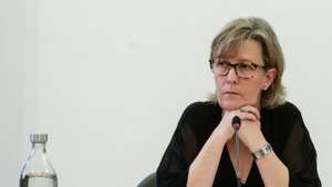 A antiga ministra das Finanças, Maria Luís Albuquerque, fala perante a Comissão Eventual de Inquérito Parlamentar às perdas registadas pelo Novo Banco e imputadas ao Fundo de Resolução, na Assembleia da República, em Lisboa, 01 de abril de 2021. TIAGO PETINGA/LUSA