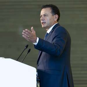 O primeiro-ministro, Luis Montenegro, usa da palavra durante a apresentação do LLM Amália, em Lisboa, 01 de julho de 2026. JOSÉ SENA GOULÃO/LUSA