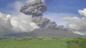 epa11766283 A handout photo made available by by the Philippine Institute of Volcanology and Seismology (Phivolcs) shows a screen grab from a video of an explosive eruption of Mount Kanlaon Volcano in Negros Province, central Philippines 09 December 2024. The Phivolcs raised the alert level of Mount Kanlaon from level 2 to level 3, following an explosive eruption on 09 December.  EPA/PHILIPPINE INSTITUTE OF VOLCANOL HANDOUT HANDOUT/EDITORIAL USE ONLY/BEST QUALITY AVAILABLE/NO SALESHANDOUT EDITORIAL USE ONLY/NO SALES