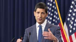 epa13140461 US Federal Reserve Board chairman Kevin Warsh responds to a question from the news media during a press conference at the Federal Reserve building in Washington, DC, USA, 29 July 2026. The Federal Reserve announced that interest rates will remain unchanged.  EPA/SHAWN THEW